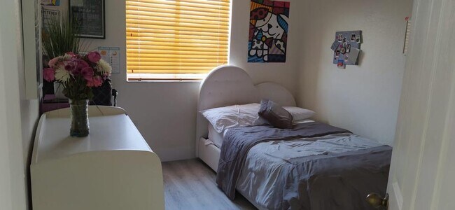 Foto del edificio - 4857 NW 116th Ct