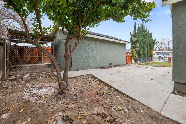 Foto del edificio - 1825 Letts Ave