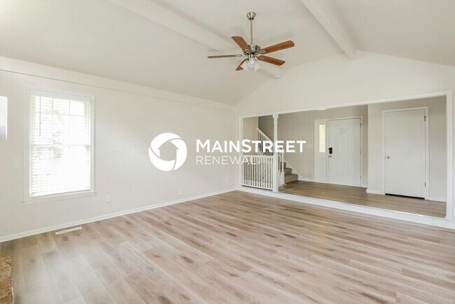 Building Photo - 3 Bedroom Pet-Friendly Home in KANSAS CITY, MO with Main Street Renewal