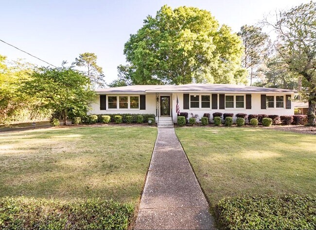 Building Photo - 2939 Glenbrook Dr