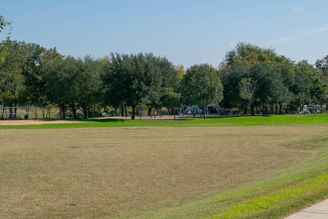 Foto del edificio - 14116 Harris Ridge Blvd
