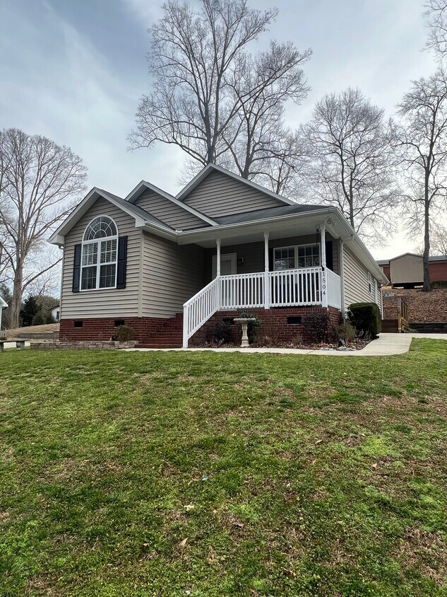 1504 Landsdowne Dr, Gastonia, NC 28054 House Rental in Gastonia, NC