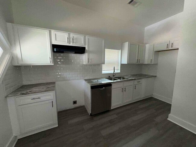 Photo - 939 Seattle St House