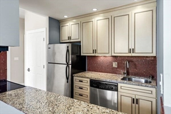 Building Photo - 29 E Concord St