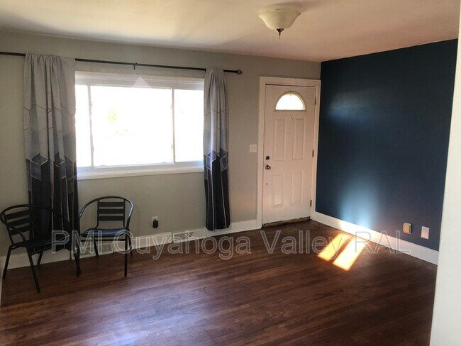 Building Photo - 754 Orrville Ave