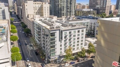 Building Photo - 645 W 9th St