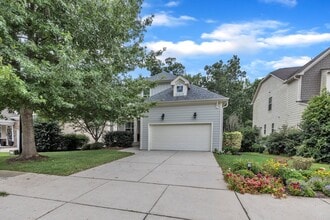 Building Photo - 2121 Longmont Dr