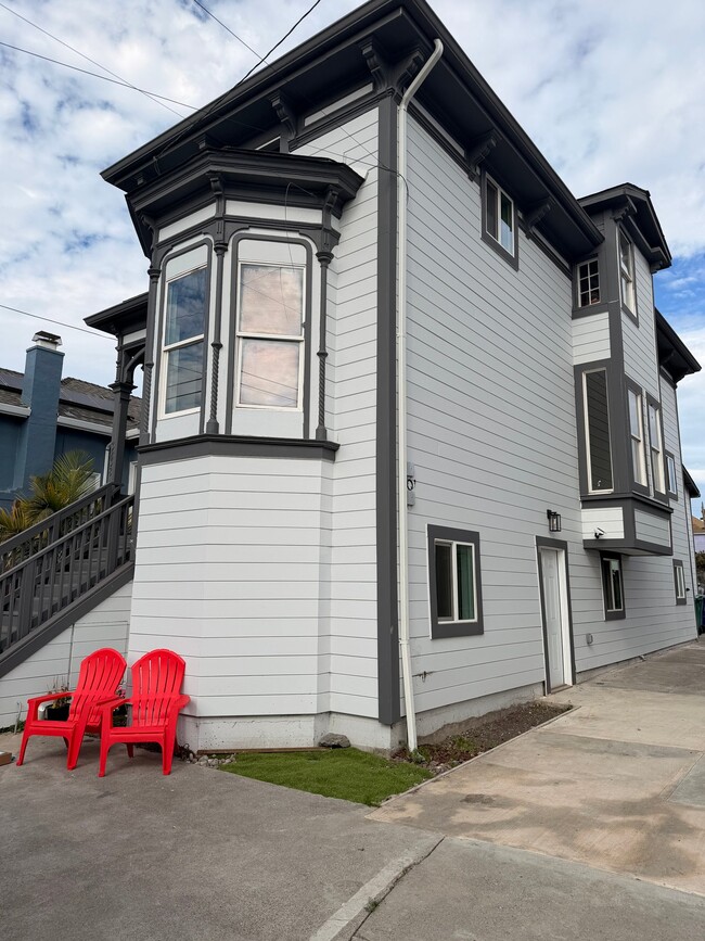 Building Photo - 3238 Adeline St