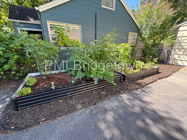 Building Photo - 9725 SE 29th Ave