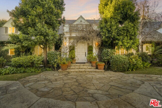 Foto del edificio - 821 Whittier Dr