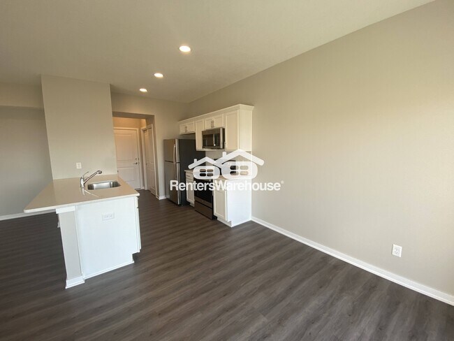 Building Photo - 7000 Lake Hill Dr