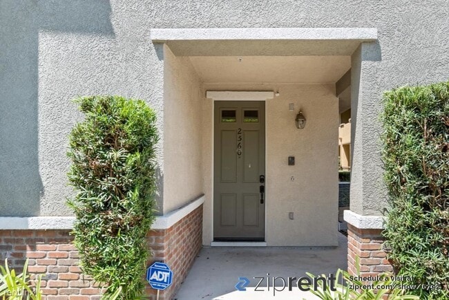 Building Photo - 2560 Baton Rouge Dr