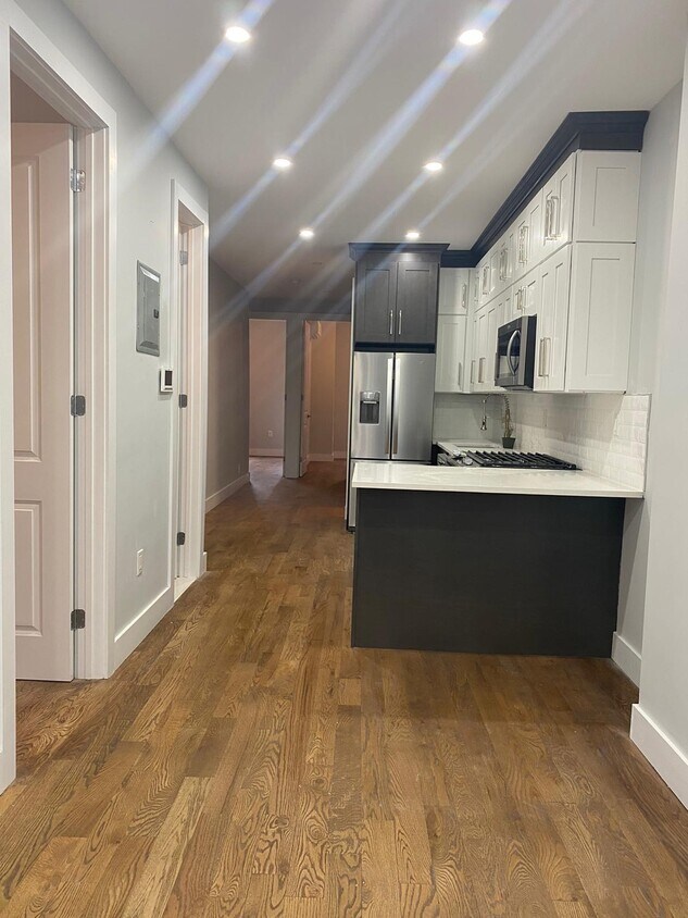 Foto principal - 223 Rockaway Ave