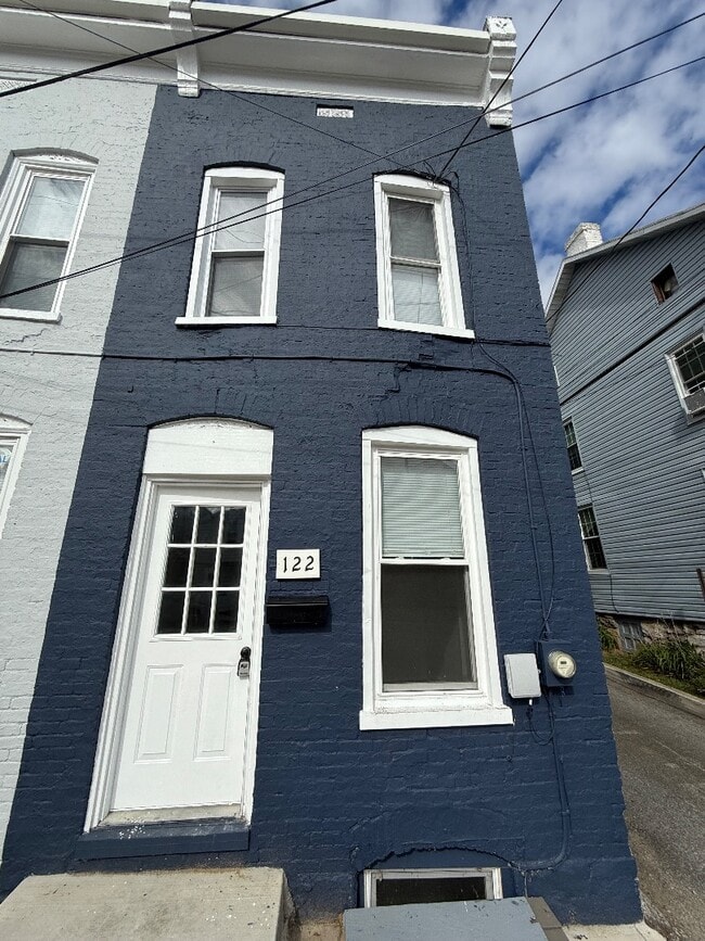 Building Photo - 122 N Conococheague St