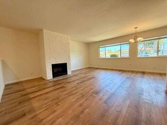 Building Photo - Don’t miss the opportunity to make this be...