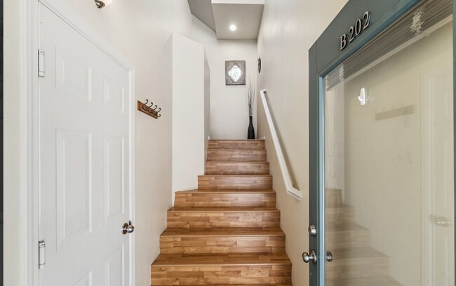 Foto del edificio - 16227 Northup Way