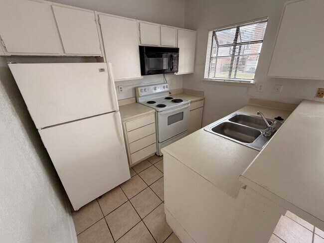 Foto del edificio - 7901 Cambridge St