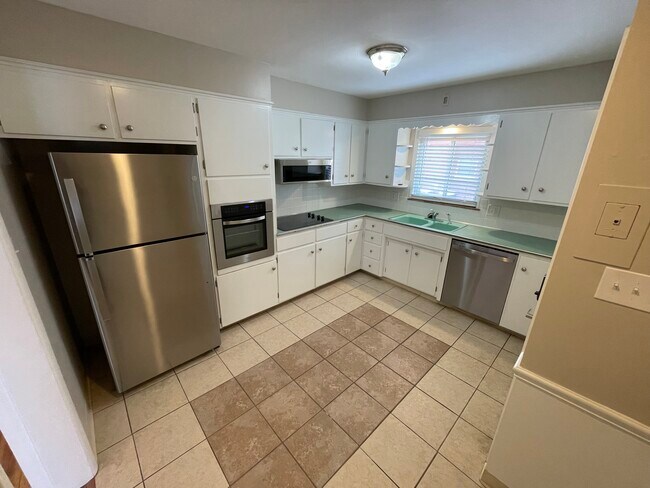 Foto del edificio - 2844 Chamberlain Rd