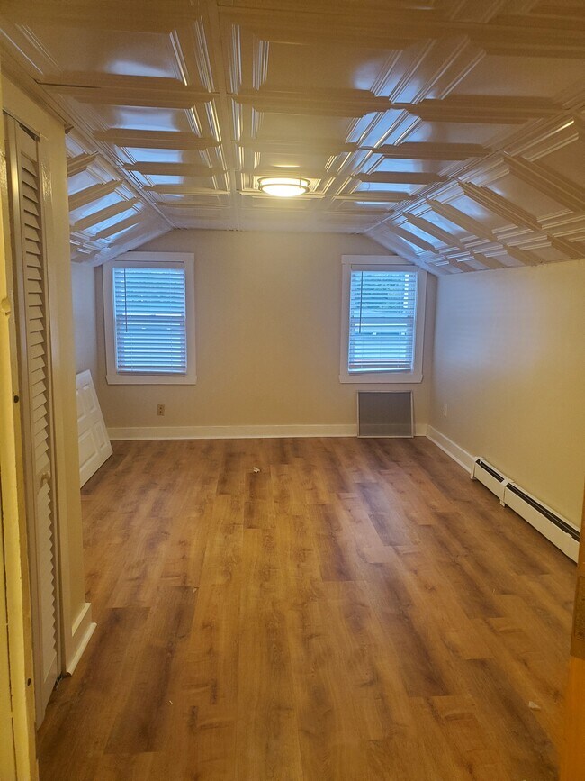 One of 2 large bedrooms on the 3rd floor - 25 New York St
