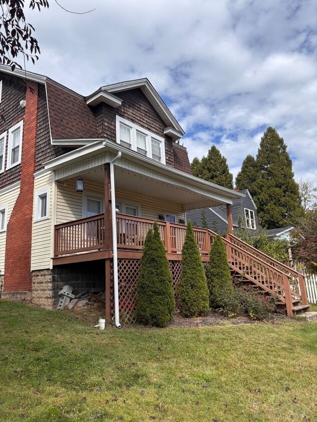 Primary Photo - Single Family Home - 3 Bedrooms, 1 Bathroo...