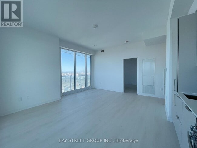 Photo du bâtiment - 3900-3900 Confederation Pkwy