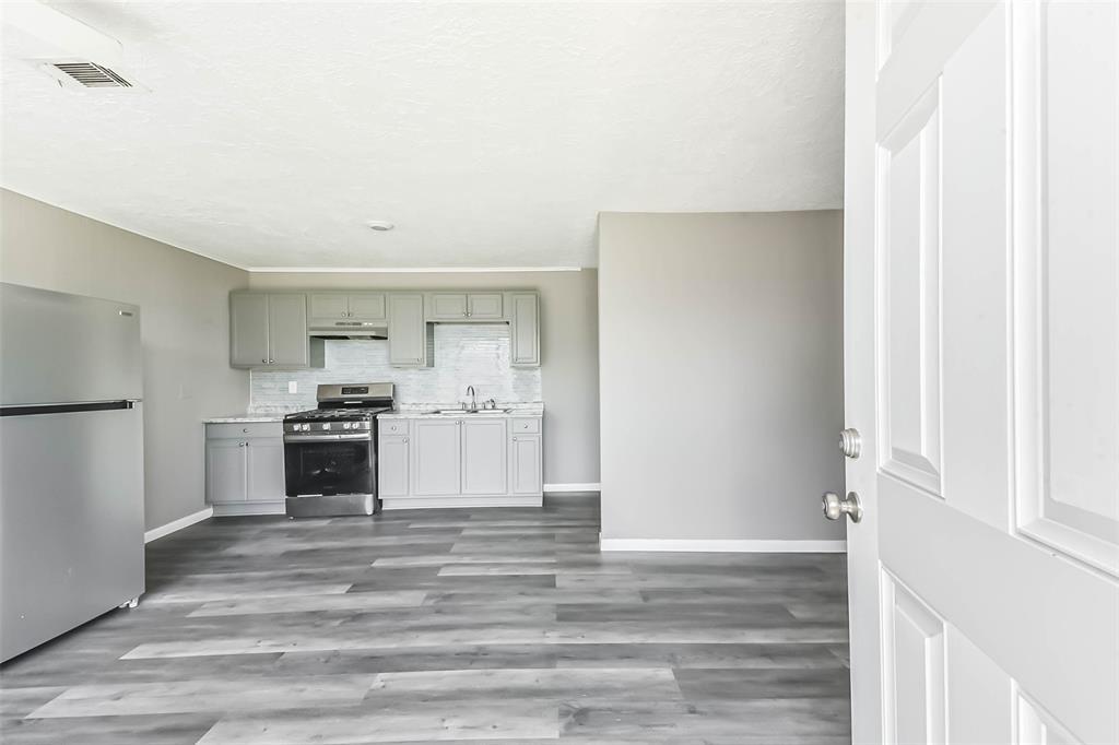 Foto principal - 14249 Brownsville St