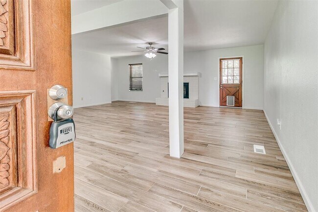 Foto del edificio - 222 Crest Ct