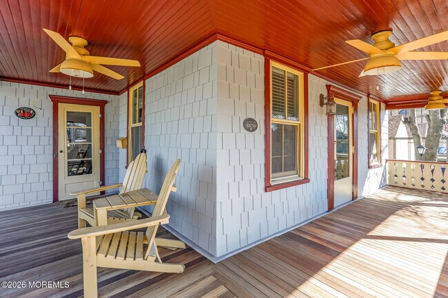 Foto del edificio - 64 Asbury Ave