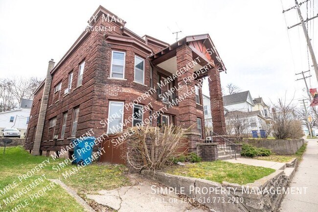 Foto del edificio - 610 Michigan St NE