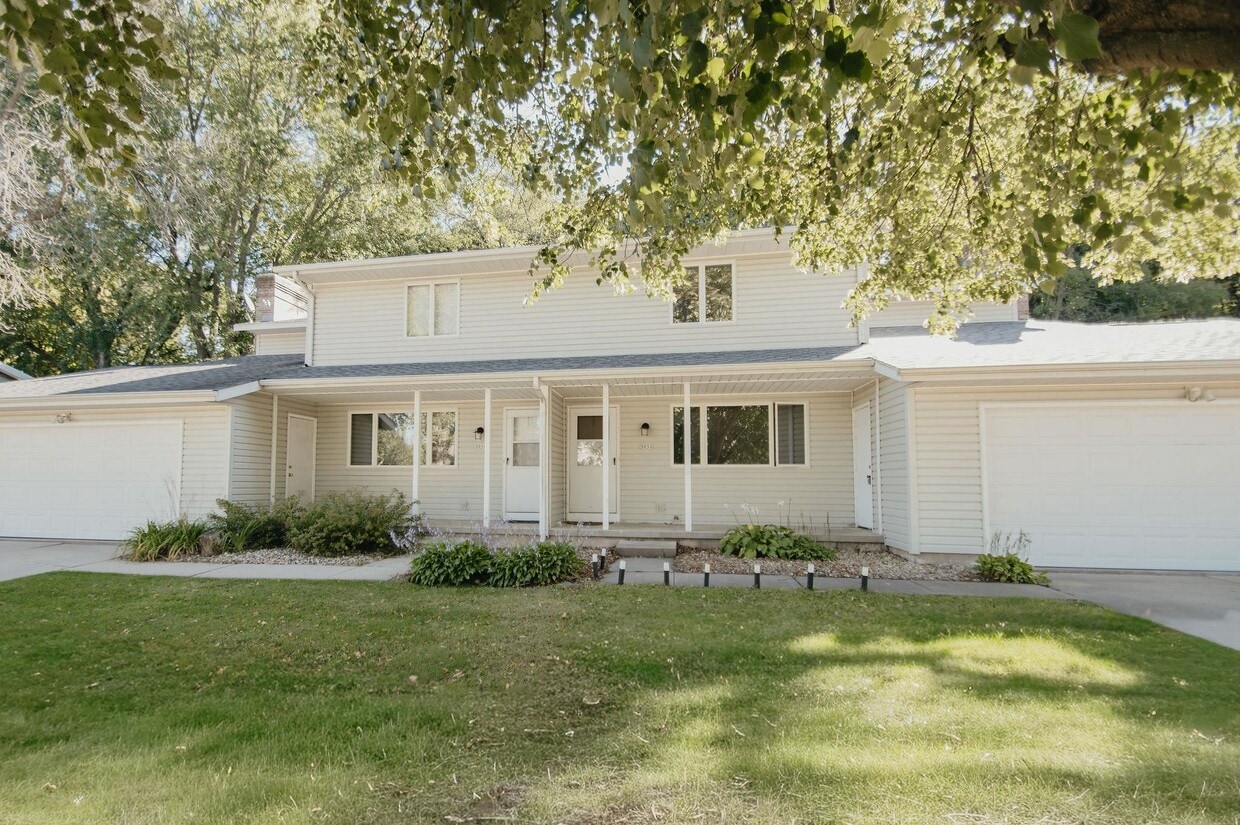 Foto principal - 3052 Acker St