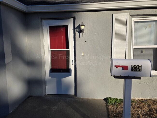 Foto del edificio - 338 La Motte Ln