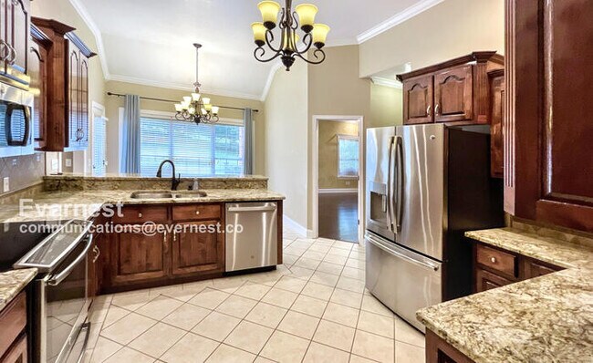 Foto del edificio - Elegant 4-Bedroom, 2-Bathroom Home, Golf c...