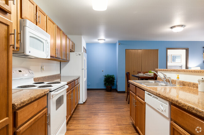 2BR, 2BA - 1,065SF - West River at Dickinson