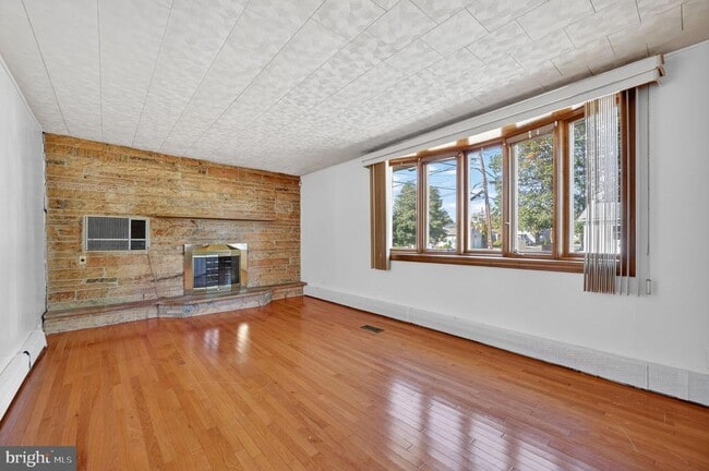 Building Photo - 8402 Holman Ave