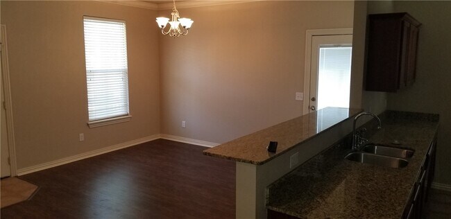 Foto del edificio - 631 N Longfellow Ln