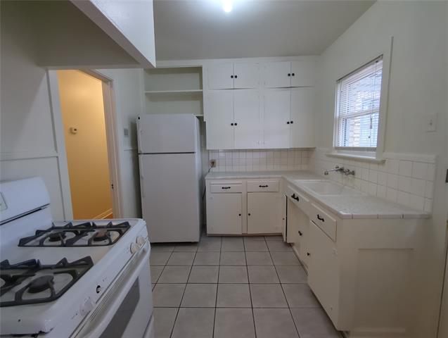 Building Photo - 5457 Longview St