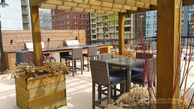 Building Photo - Gold Coast Convertible w/ Renovated Roof Top!