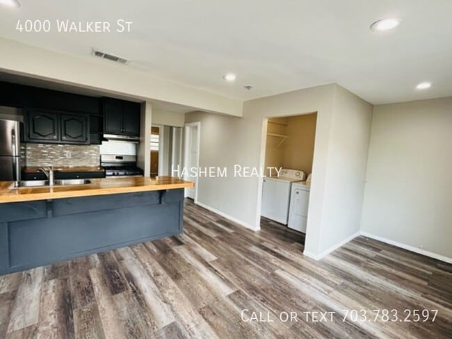 Photo - 4000 Walker St House