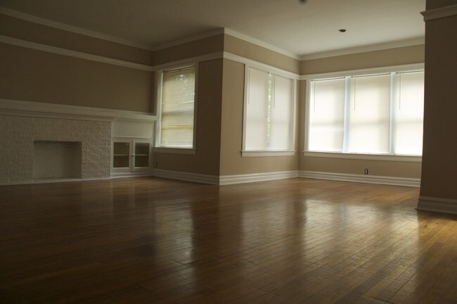 Building Photo - 6636 S Woodlawn Ave