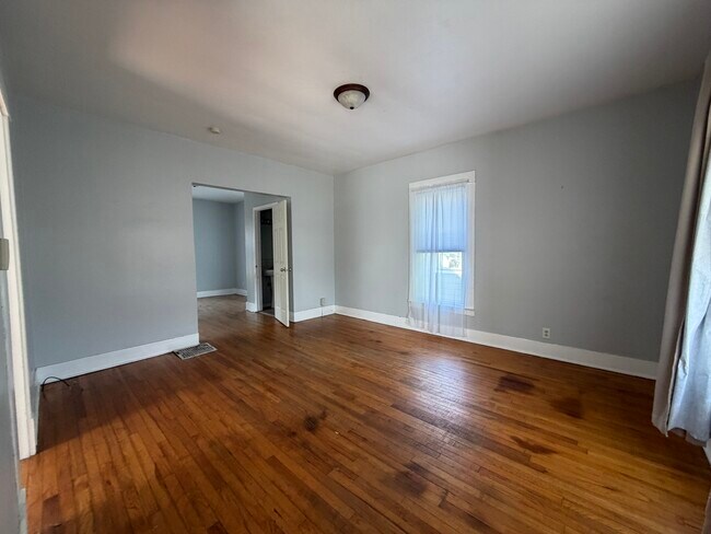 Foto del edificio - 1026 W Grove St