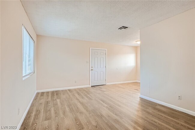 Building Photo - 2505 Cedar Ave