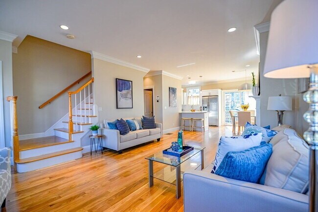 Building Photo - Spacious 3BR End-Unit Townhome with Finished Basement & Tandem Parking