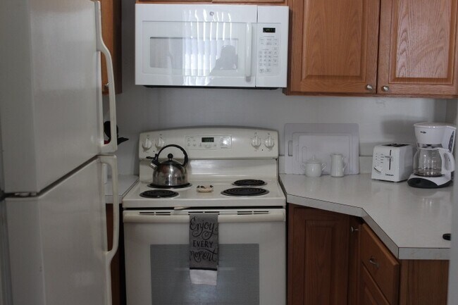 Building Photo - 107 Treetop Cir