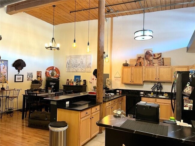 Building Photo - 1117 Douglas Ave