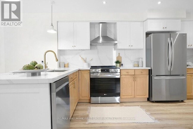 Building Photo - 2 Sylvia Ct