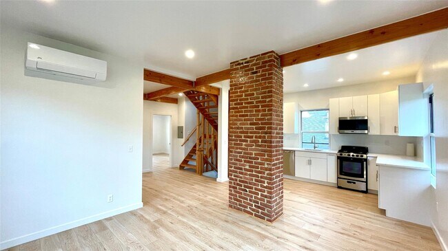 Building Photo - 318 Beach 69th St