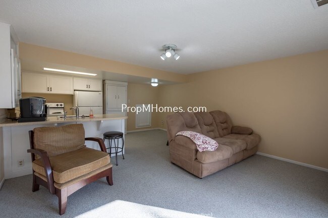 Foto del edificio - 2100 Summit Dr