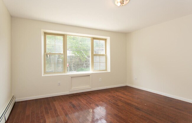master bedroom - 5250 Post Rd
