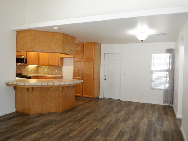 Foto del edificio - Beautiful 3-bedroom, 2-bath home in Tehachapi (Available 6/10/26)