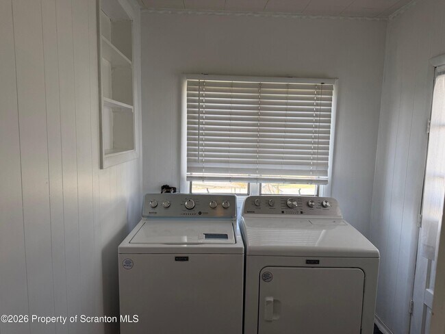 Building Photo - 420 Smith St